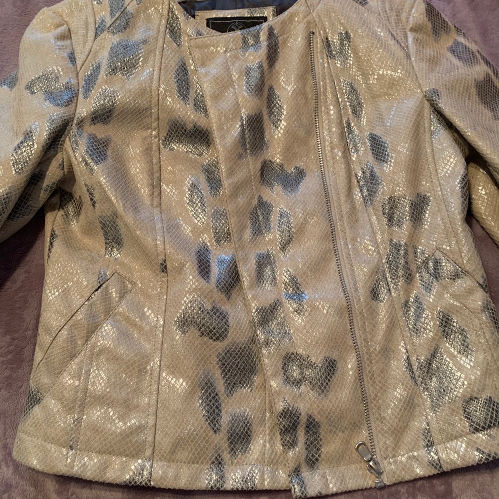 Leather jacket - Picture 2 of 3
